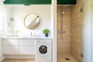 O baie la 147-Ringkobing-Hjelmevej-56 +22 fotografii