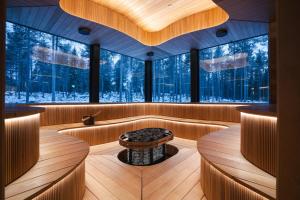 Φωτογραφία από το άλμπουμ του Log Cabin with Private Sauna by Invisible Forest Lodge στο Ροβανιέμι
