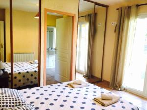 Postel nebo postele na pokoji v ubytování Villa Temara à Soustons Plage , piscine , Golf, Lac Marin