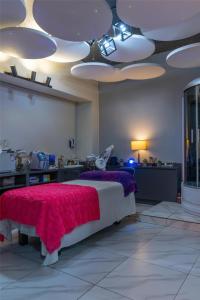 מיטה או מיטות בחדר ב-Radisson Blu Anchorage Hotel