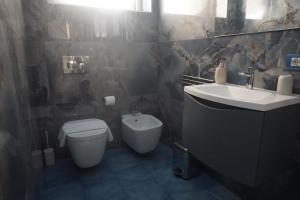 Ένα μπάνιο στο Paradise Luxury Apartments +19 φωτογραφίες