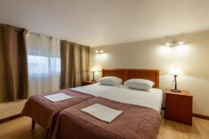 a bedroom with a bed with two towels on it at Vasilis Family House in Ágios Rókkos