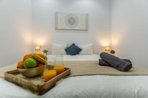 Postel nebo postele na pokoji v ubytování Deluxe Signature Studio - Malaga Center