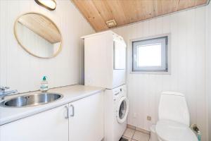 Ένα μπάνιο στο 524-Hvide-Sande-Kr-Madsens-Vej-53 +34 φωτογραφίες