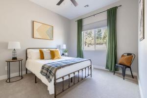 Gallery image of The Pines & Putters Retreat in Williams