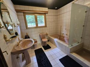 Ένα μπάνιο στο Villa Bellevue - Chez Oma