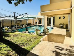 La alberca dentro o cerca de 76b on Atholl