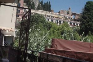 Το κτήριο όπου στεγάζεται  το διαμέρισμα