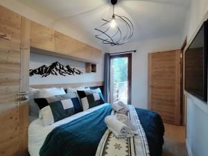 a bedroom with a large bed and a window at Homency - Résidence Parenthese A28 in L'Alpe-d'Huez
