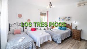 En eller flere senge i et værelse på LOS TRES PICOS + 7 billeder