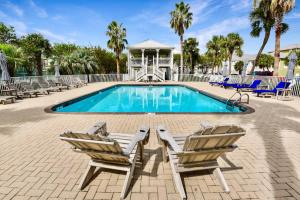 Πισίνα στο ή κοντά στο Sleeps 12, boat slip, pool, beach access