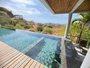 Bazén v ubytování Casita Crystal Private Pool With Ocean View nebo v jeho okolí