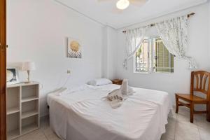 Postel nebo postele na pokoji v ubytování Bonito bungalow cerca de la playa de La Mata + 33 fotografií