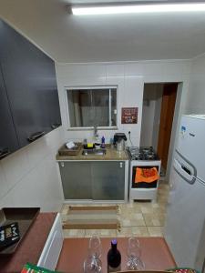 a small kitchen with a sink and a stove at Apartamento tipo casa linda e confortavel na Penha RJ Próximo ao Ciaa Marinha - Cefan - Casa do Marinheiro - Lespan - Ciaga - Advec in Rio de Janeiro +16 photos
