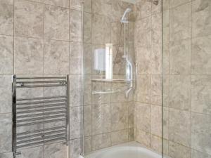 Koupelna v ubytování The Old Farm Cottage