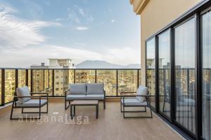 a balcony with chairs and a view of the city at Aconchego e Lazer no Coração de Itapema in Meia Praia