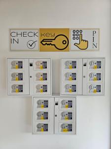 a bunch of electrical switches on a wall at ApartHotel Slumber in Geesthacht