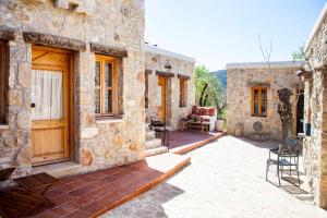 达特恰Gocakapı Datça Dört的石头房子,带庭院和门