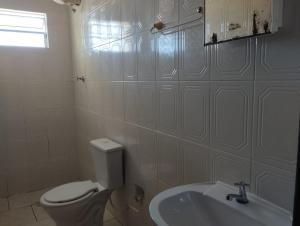 Ένα μπάνιο στο Sobrado com 3 quartos perto do mar #04 +15 φωτογραφίες