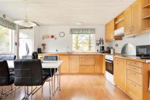 Foto dalla galleria di 095-Ringkobing-Risbjergvej-12 a Nørby Altre 32 foto