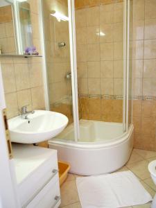 Kúpeľňa v ubytovaní Apartment Viola + 6 fotografií