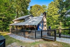 a house with a giraffe with a fence at Unique Charm, Central Location, Hot Tub, Games in Sevierville