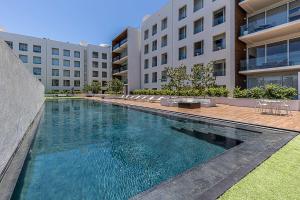 Bazén v ubytování Marea Walk to Medano Stylish Stay in Cabo nebo v jeho okolí