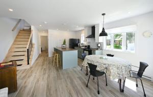 Nhà bếp/bếp nhỏ tại Condo Bord de fleuve Piscine - Les Voitures d'Eau