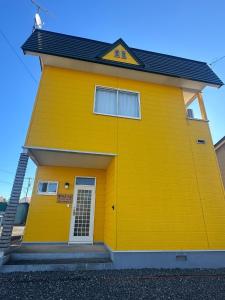 Το κτήριο όπου στεγάζεται  η παραθεριστική κατοικία