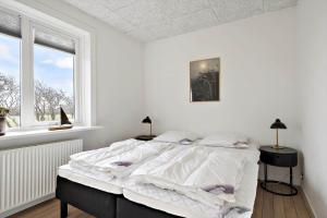 En eller flere senge i et værelse på 1011-Ringkobing-N-J-Fjordsvej-1