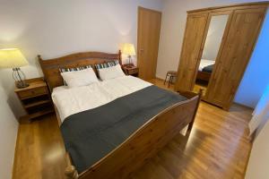 Una cama o camas en una habitación de Sonnalm 102 by SMR Rauris Apartments - inc Spa and near Gondola