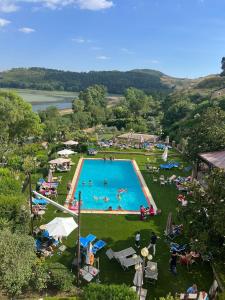 Bazén v ubytovaní Riviera Hotel alebo v jeho blízkosti