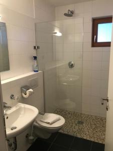 Ένα μπάνιο στο Johanna 4 by SMR Rauris Apartments - near Spa and Gondola