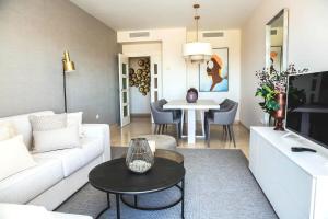 Zdjęcie z galerii obiektu Exclusivo apartamento en Los Flamingos Golf w mieście Estepona