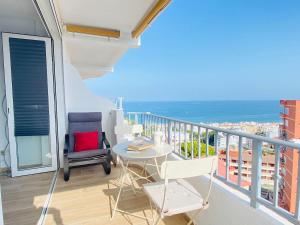 Balkon lub taras w obiekcie Luminoso ático con vistas al mar en Torremolinos