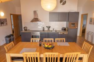 Η κουζίνα ή μικρή κουζίνα στο Jana 5 by SMR Rauris Apartments - close to Gondola and Spa +50 φωτογραφίες