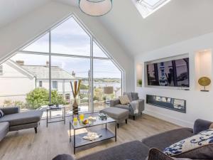 a living room with a lot of windows at 4 Bed in Appledore 87989 in Appledore