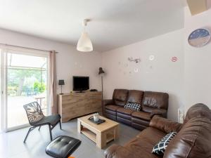 a living room with a couch and a table at Casa-des Oliviers maison vacances avec piscine in Montmeyan
