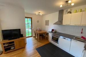 Kuchyň nebo kuchyňský kout v ubytování Isabella 4 by SMR Rauris Apartments - inc Spa and near Gondola