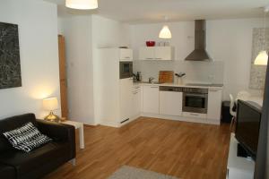 Η κουζίνα ή μικρή κουζίνα στο Eva Maria 1 by SMR Rauris Apartments - inc Spa and near Gondola