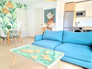 A kitchen or kitchenette at Apartamento Moderno y con Estilo en La Carihuela