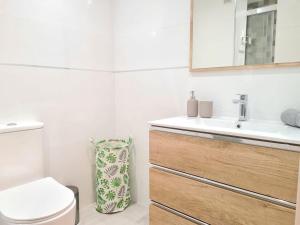 A bathroom at Apartamento Moderno y con Estilo en La Carihuela