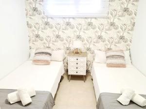 A bed or beds in a room at Apartamento Moderno y con Estilo en La Carihuela