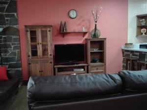 Telewizja i/lub zestaw kina domowego w obiekcie Casa Rural Casa Queta