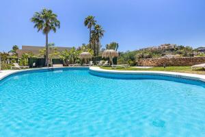 Bazén v ubytování Spacious 3 BED Home in La Quinta Golf- Marbella nebo v jeho okolí