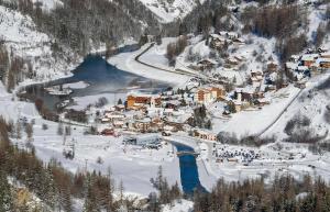 Casa-Chalet Brizolée avec vue sur le lac à Tignes v zimě