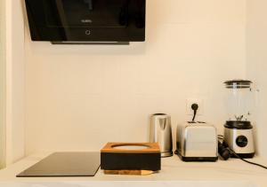 a kitchen counter with a toaster and a blender at Appartement Cosy à Vence avec Piscine & Parking in Vence