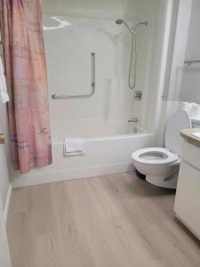 Bilik mandi di CASA Allegro - Active Vacationers Paradise