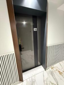 a bathroom with a shower with a glass door at Alexander Studio White Titanic in Mamaia Sat/Năvodari