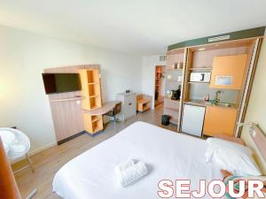 Η κουζίνα ή μικρή κουζίνα στο Paris Retreat 5 minutes from Hoche MetroParking